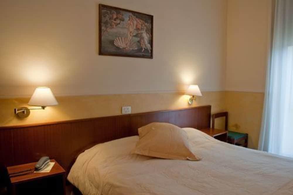 Columbus Urban Resort Florence Ngoại thất bức ảnh A room at the hotel