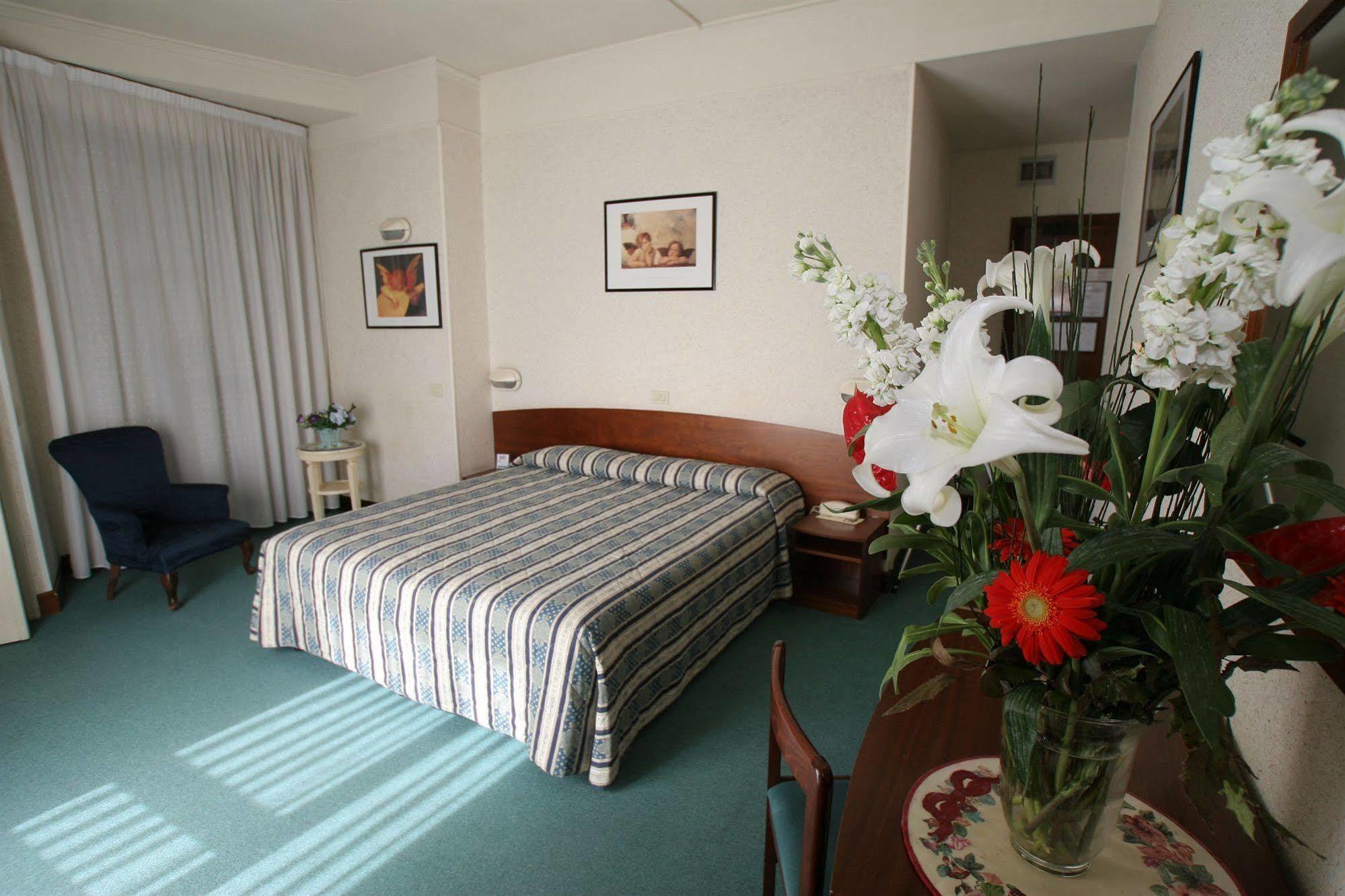 Columbus Urban Resort Florence Ngoại thất bức ảnh A room at the hotel