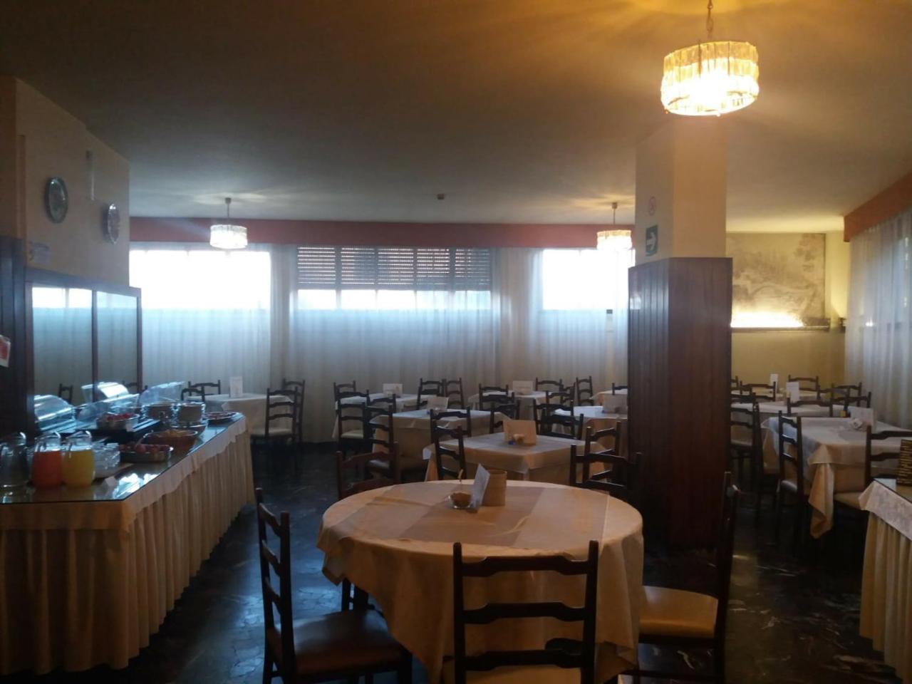 Columbus Urban Resort Florence Ngoại thất bức ảnh The dining room