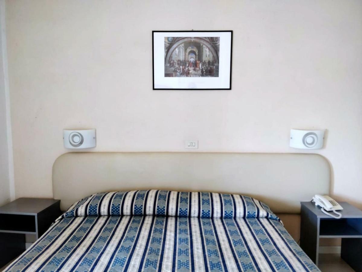 Columbus Urban Resort Florence Ngoại thất bức ảnh A typical room at the hotel