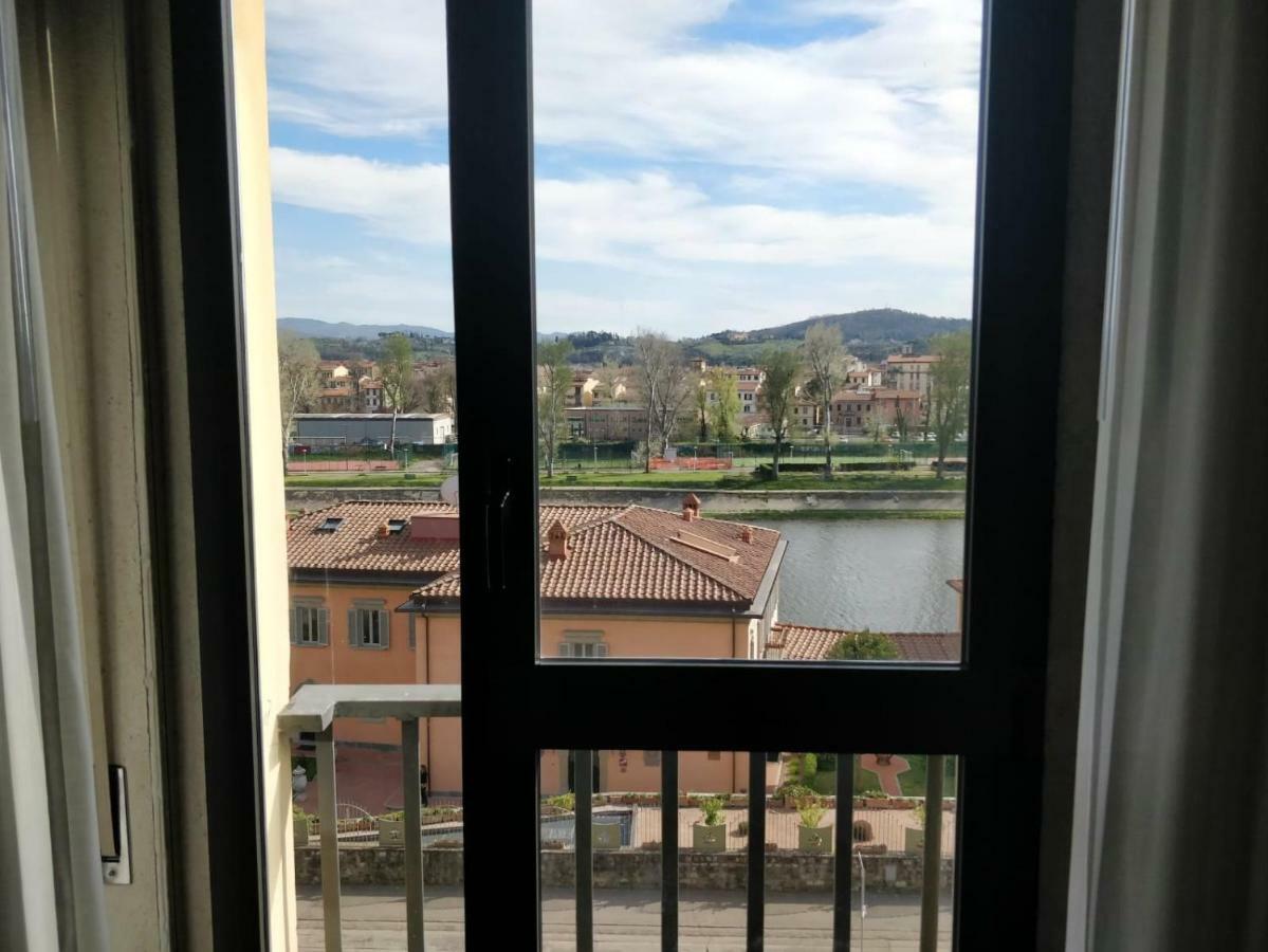 Columbus Urban Resort Florence Ngoại thất bức ảnh View of the river from a hotel in Prato