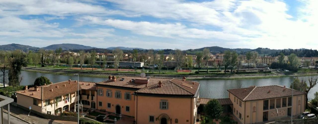 Columbus Urban Resort Florence Ngoại thất bức ảnh View of the Arno river from the tower of the Palazzo del Podestà